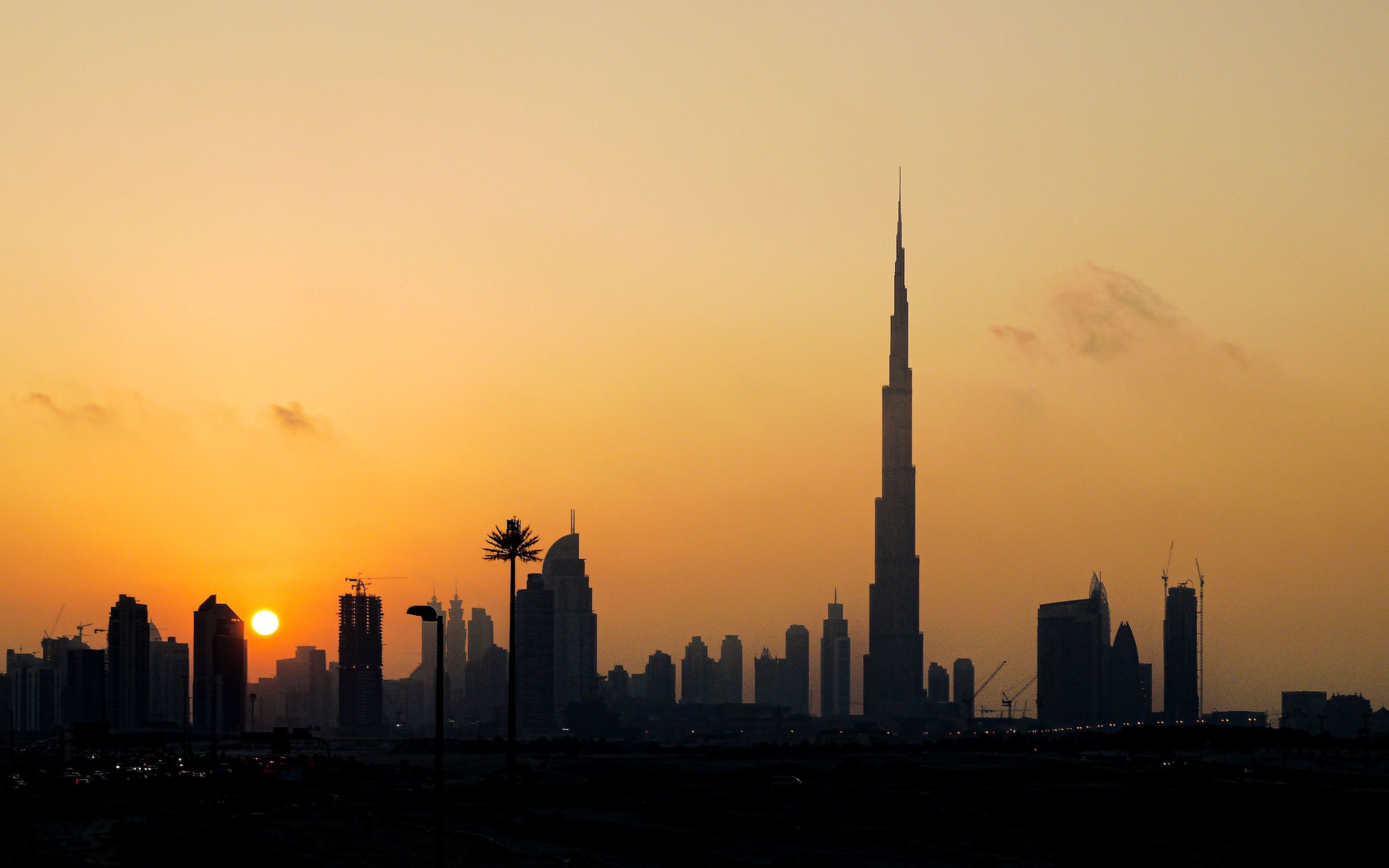 What is the minimum developer salary in Dubai?