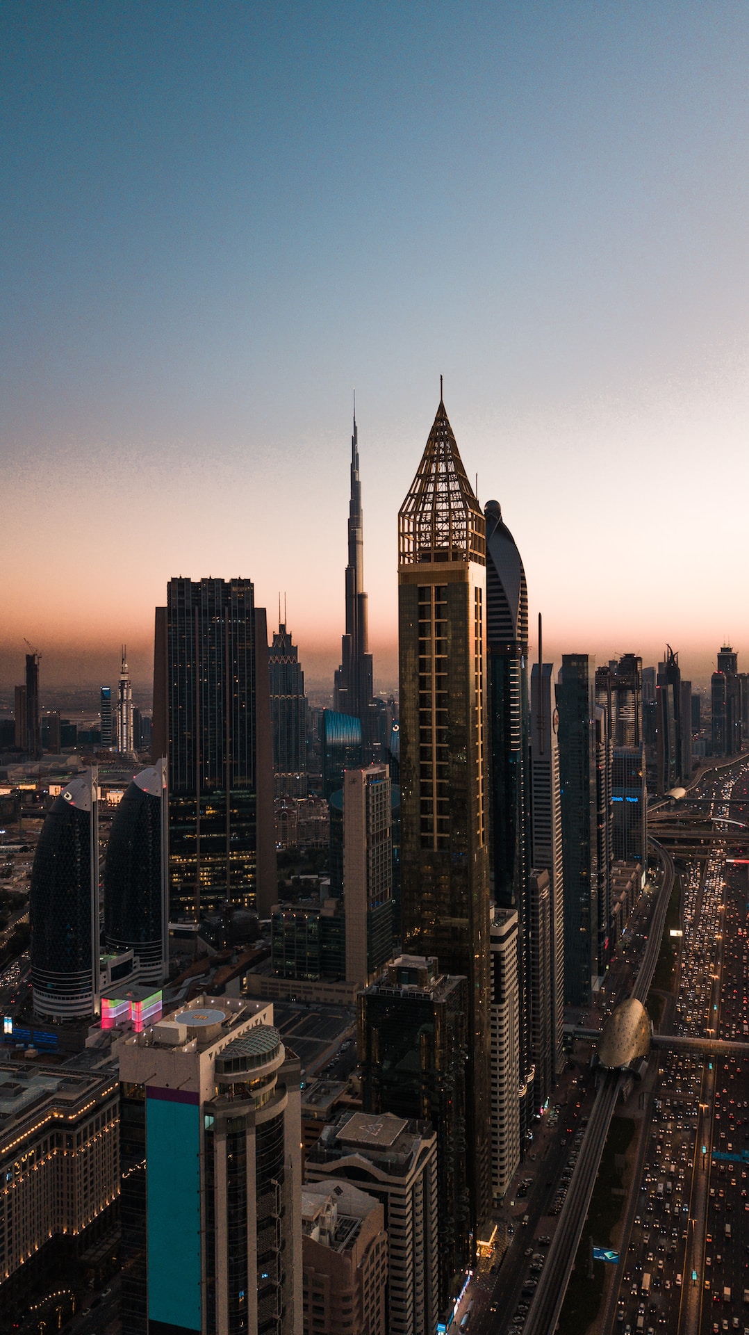 How do I become a licensed real estate agent in Dubai?